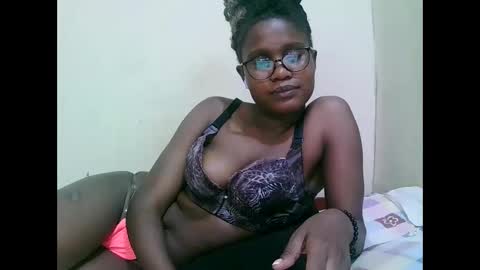pretty_mellan online show from January 24, 12:52 am