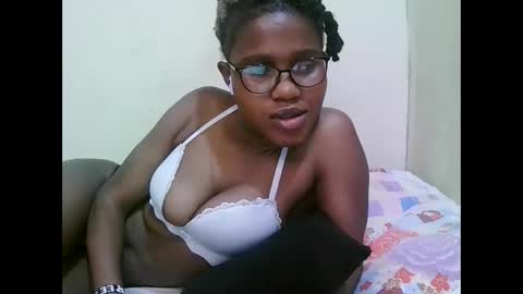pretty_mellan online show from January 25, 12:48 am