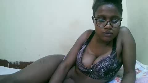 pretty_mellan online show from January 27, 6:20 pm