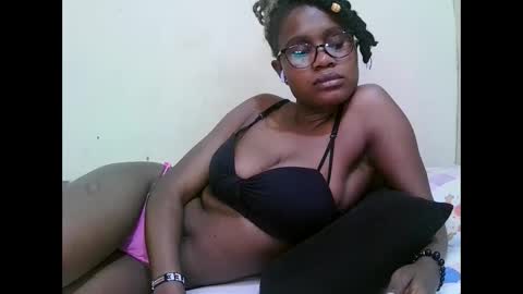 pretty_mellan online show from February 2, 12:13 pm