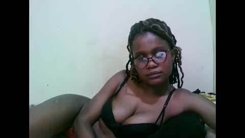 pretty_mellan online show from February 7, 8:53 pm