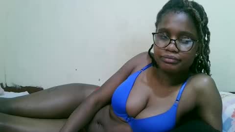 pretty_mellan online show from February 21, 10:37 pm