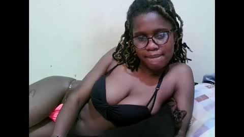 pretty_mellan online show from March 8, 10:54 am
