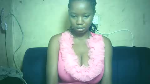 Snapshot of pretty_milan chatting on December 15, 4:06 am pretty_milan online show from December 15, 4:06 am