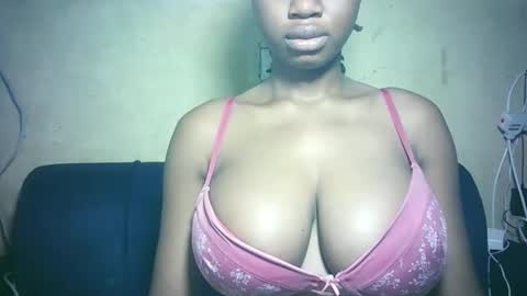 Snapshot of pretty_milan chatting on December 16, 7:35 am pretty_milan online show from December 16, 7:35 am