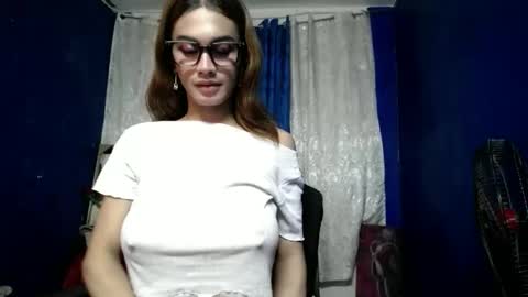Snapshot of pretty_morina143 chatting on March 28, 3:50 am christina online show from March 28, 3:50 am