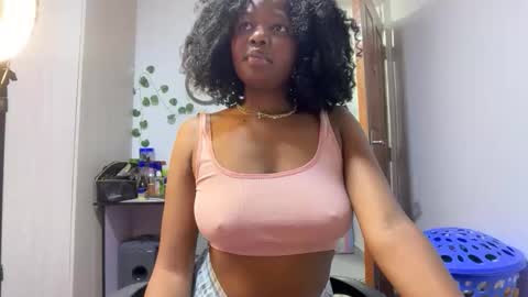 Snapshot of pretty_peaches chatting on March 5, 7:21 pm Pretty peaches online show from March 5, 7:21 pm