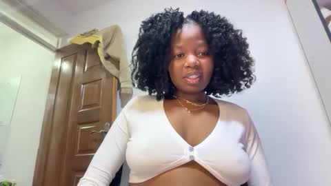 Snapshot of pretty_peaches chatting on March 7, 8:50 pm Pretty peaches online show from March 7, 8:50 pm