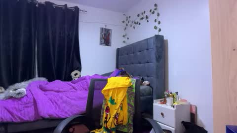 Snapshot of pretty_peaches chatting on March 28, 8:08 pm Pretty peaches online show from March 28, 8:08 pm