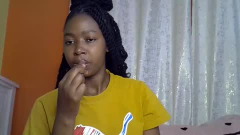 pretty_petite24 online show from May 27, 12:24 pm
