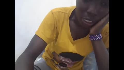 pretty_petite_ebony online show from December 6, 1:18 am