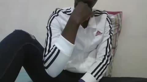 pretty_petite_ebony online show from December 17, 12:00 pm