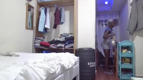 pretty_petite_ebony online show from October 18, 7:36 pm