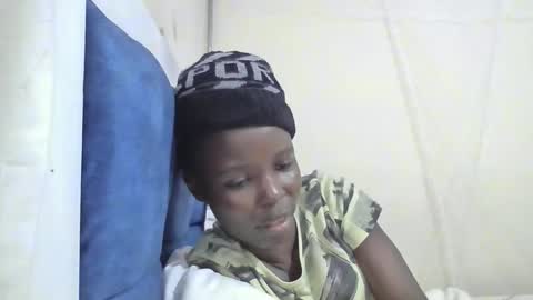 Snapshot of pretty_petite_ebony chatting on April 4, 7:50 am pretty_petite_ebony online show from April 4, 7:50 am