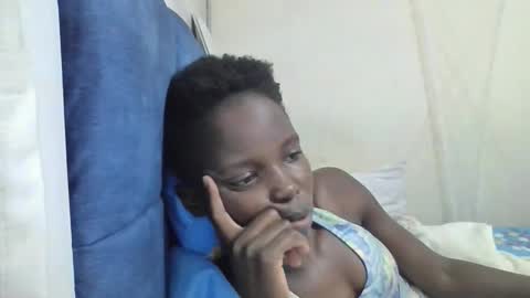 Snapshot of pretty_petite_ebony chatting on April 8, 12:10 am pretty_petite_ebony online show from April 8, 12:10 am