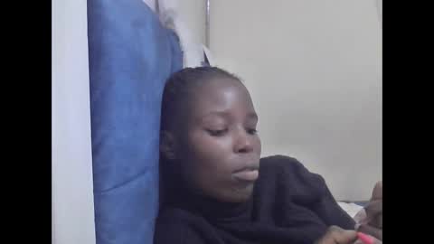 Snapshot of pretty_petite_ebony chatting on April 17, 1:19 am pretty_petite_ebony online show from April 17, 1:19 am