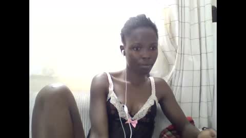 Snapshot of pretty_petite_ebony chatting on June 7, 2:21 pm pretty_petite_ebony online show from June 7, 2:21 pm