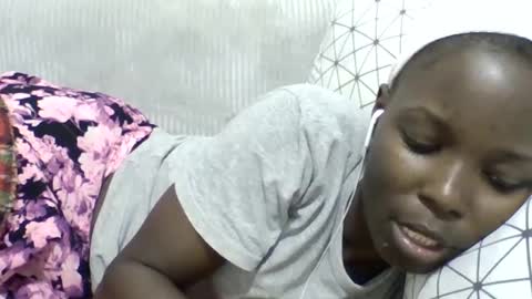 Snapshot of pretty_petite_ebony chatting on June 12, 1:15 am pretty_petite_ebony online show from June 12, 1:15 am