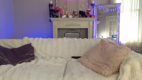 Pretty Sara online show from July 27, 4:25 pm