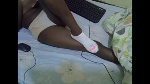 Snapshot of prettyalma chatting on December 20, 10:38 am prettyalma online show from December 20, 10:38 am