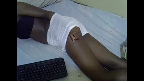 Snapshot of prettyalma chatting on December 28, 9:08 pm prettyalma online show from December 28, 9:08 pm