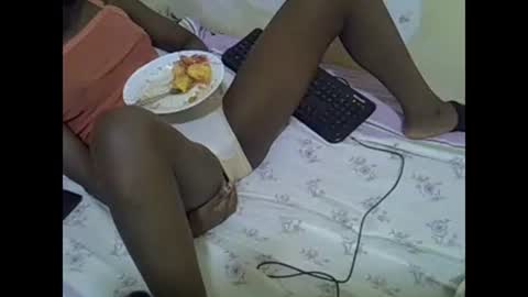 Snapshot of prettyalma chatting on January 5, 11:59 am prettyalma online show from January 5, 11:59 am