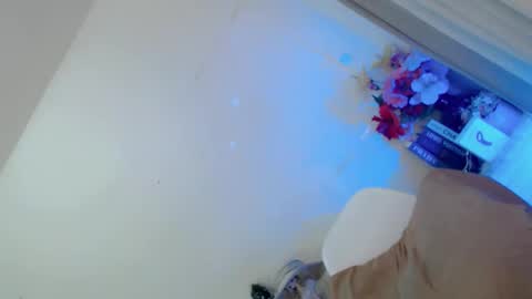 prettybadbitch28 online show from June 7, 1:37 pm