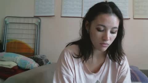 Snapshot of prettybella_7 chatting on October 3, 8:11 am Bella online show from October 3, 8:11 am