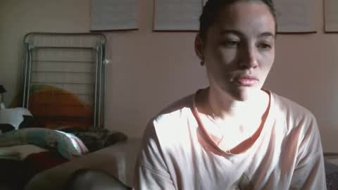 Snapshot of prettybella_7 chatting on October 11, 4:22 am Bella online show from October 11, 4:22 am