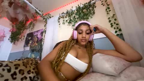 Snapshot of prettyblackgal chatting on November 15, 7:05 am prettyblackgal online show from November 15, 7:05 am