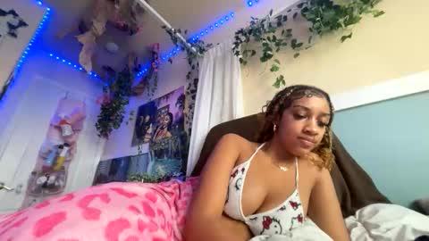 Snapshot of prettyblackgal chatting on November 24, 10:53 pm prettyblackgal online show from November 24, 10:53 pm