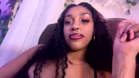 Snapshot of prettyblackgal chatting on December 3, 7:49 am prettyblackgal online show from December 3, 7:49 am
