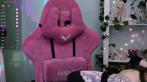 Violet online show from February 9, 9:30 pm