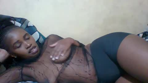 Snapshot of prettycarl_2 chatting on January 17, 6:04 am prettycarl_2 online show from January 17, 6:04 am
