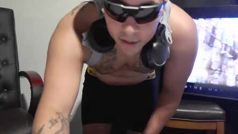 Snapshot of prettydaddyik6992 chatting on October 7, 6:27 pm DADDYDICRICO6969 online show from October 7, 6:27 pm