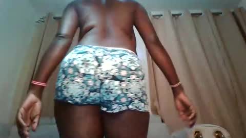 Snapshot of prettydulce chatting on September 18, 2:35 am prettydulce online show from September 18, 2:35 am