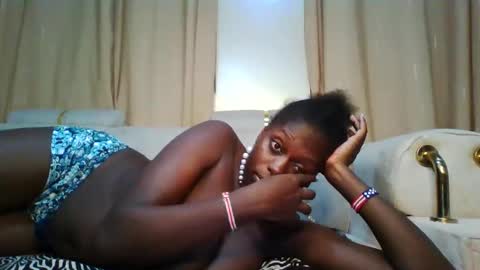 Snapshot of prettydulce chatting on October 30, 3:35 pm prettydulce online show from October 30, 3:35 pm