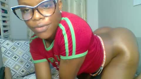 Snapshot of prettyela chatting on April 19, 12:54 am PrettyEla online show from April 19, 12:54 am