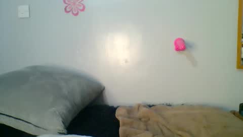 Snapshot of prettyela chatting on June 1, 12:07 pm PrettyEla online show from June 1, 12:07 pm