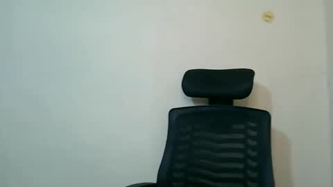 prettyellah online show from February 17, 7:16 am