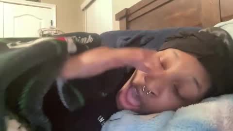 prettyfacefemale online show from February 18, 6:53 am