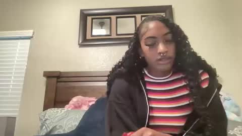 prettyfacefemale online show from April 8, 10:43 pm