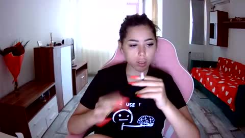 prettyjulliette online show from September 25, 12:31 pm