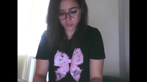 prettyjulliette online show from October 16, 11:55 am