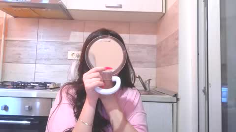 prettyjulliette online show from April 28, 12:10 pm