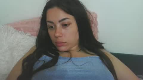 prettyjulliette online show from May 18, 1:13 am