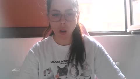 prettyjulliette online show from May 25, 3:51 pm