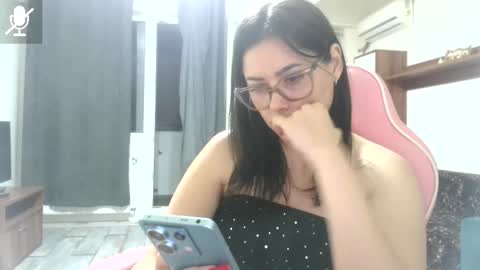 prettyjulliette online show from June 1, 10:11 pm