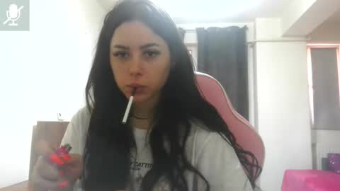 prettyjulliette online show from June 15, 11:01 am
