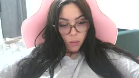 prettyjulliette online show from June 15, 11:07 pm